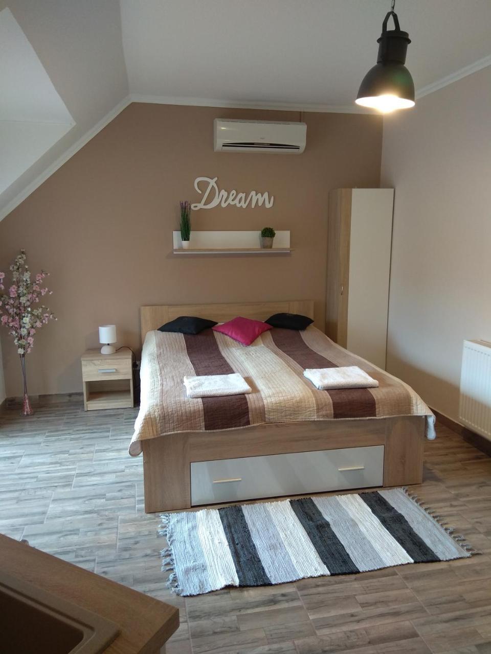 Alom Apartman Hajdúszoboszló Extérieur photo